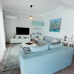 Debbies δίπλα στο νερό #2 ! *