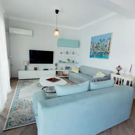 Debbies δίπλα στο νερό #2 ! *