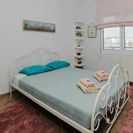 Debbies δίπλα στο νερό #2 !