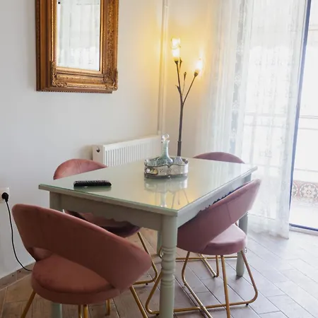 Debbies δίπλα στο νερό #2 ! Apartment