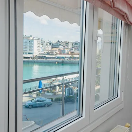 Debbies δίπλα στο νερό #2 ! *