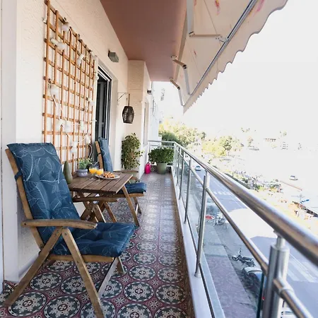 Debbies δίπλα στο νερό #2 ! *