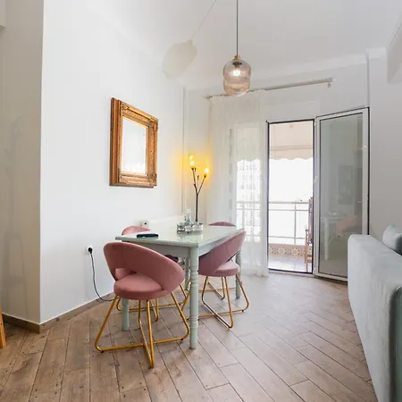 Debbies δίπλα στο νερό #2 !