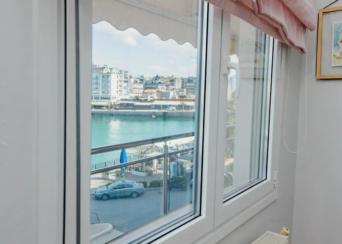 Debbies δίπλα στο νερό #2 ! *