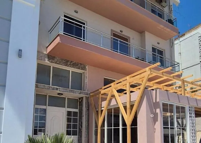 Debbies δίπλα στο νερό #2 ! * Chalkís